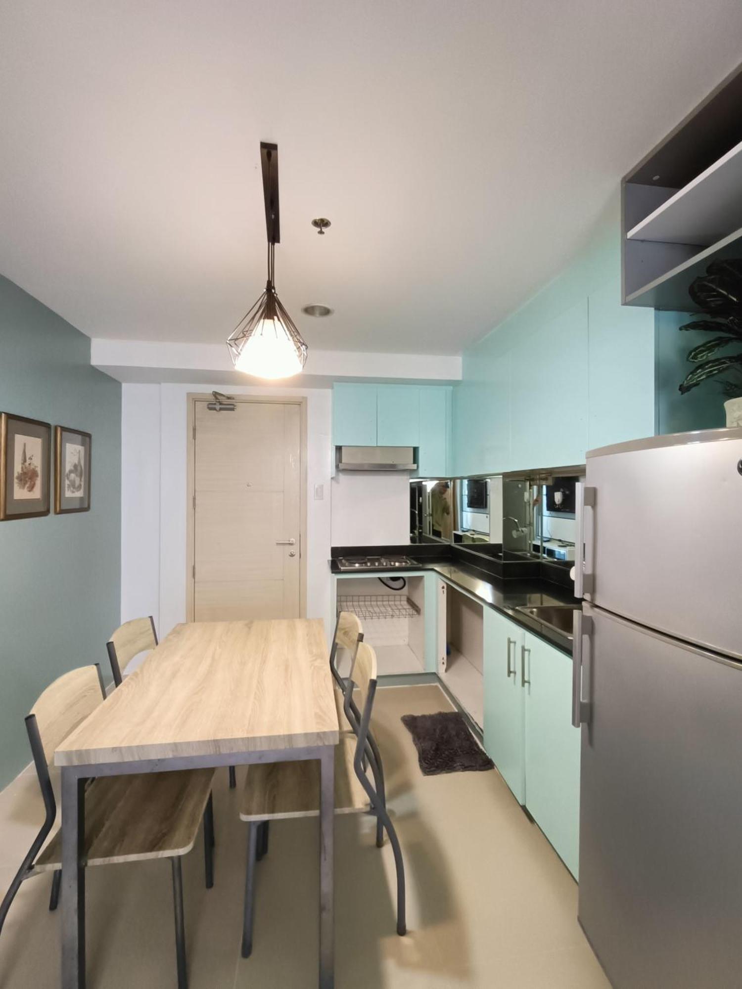 Apartment Premiere Haven At Sea Residences Condominium Manila