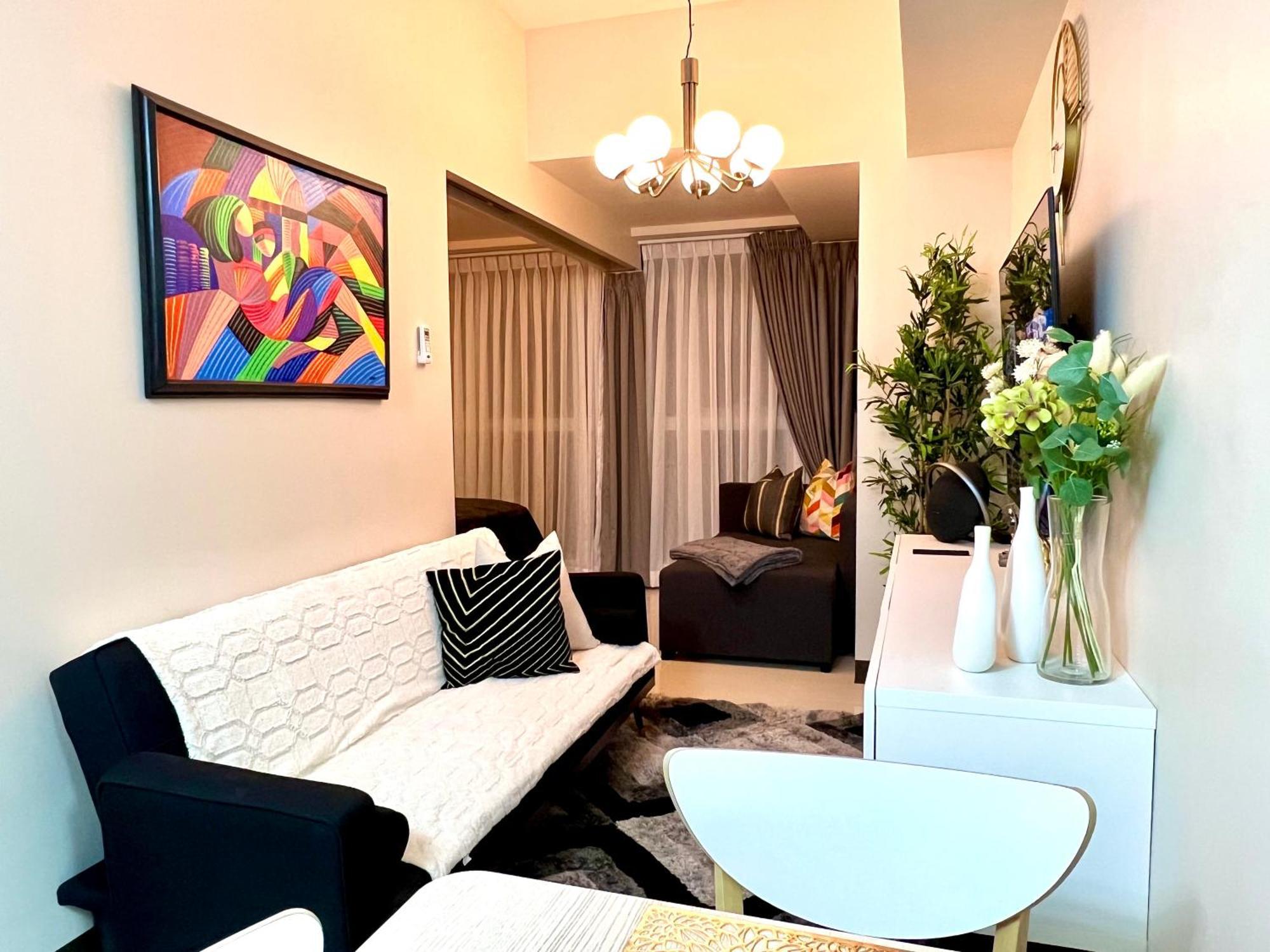 Daniella's Modern & Cozy In Uptown Bgc Apartment
