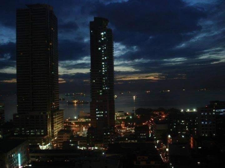 2 Separate Units, 1br On 23rd Flr And 3br Penthouse On 41st Flr In Manila, Near Slec,us Embassy, Mall And Parks With Excellent View Apartment Manila