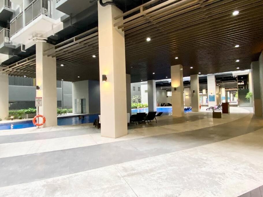 Apartment Claysky Staycation 1br Unit Near Moa With Netflix & Disneyplus