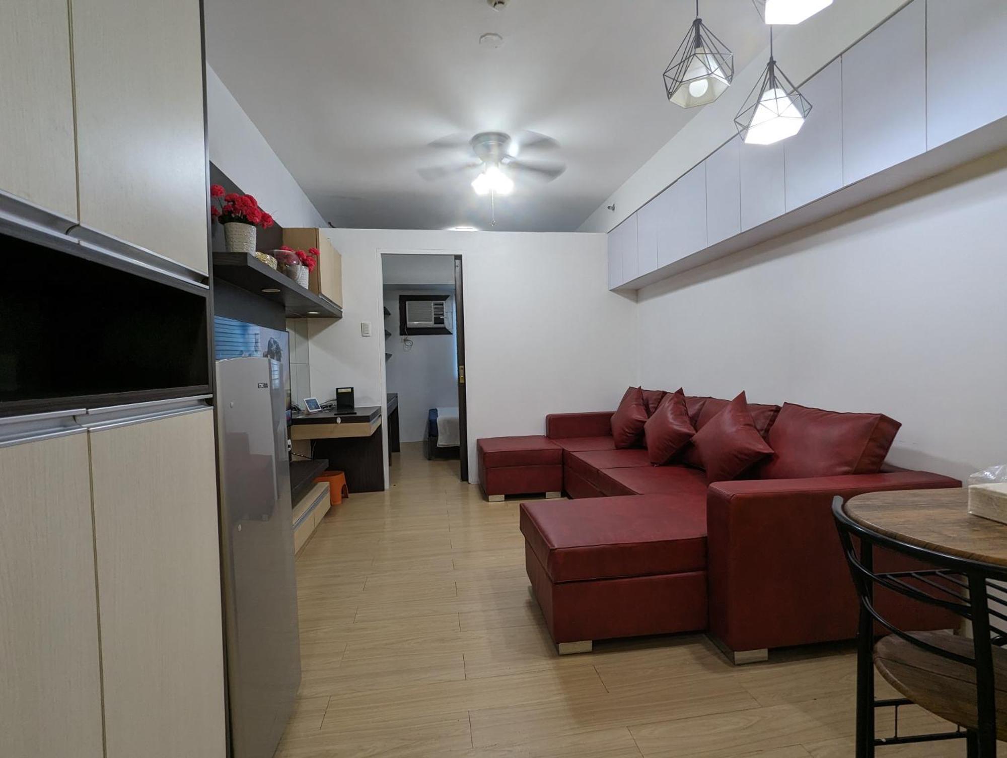 Premium 1br At Mplace Music 50 Inch Tv Pool Pay Extra Aparthotel Manila