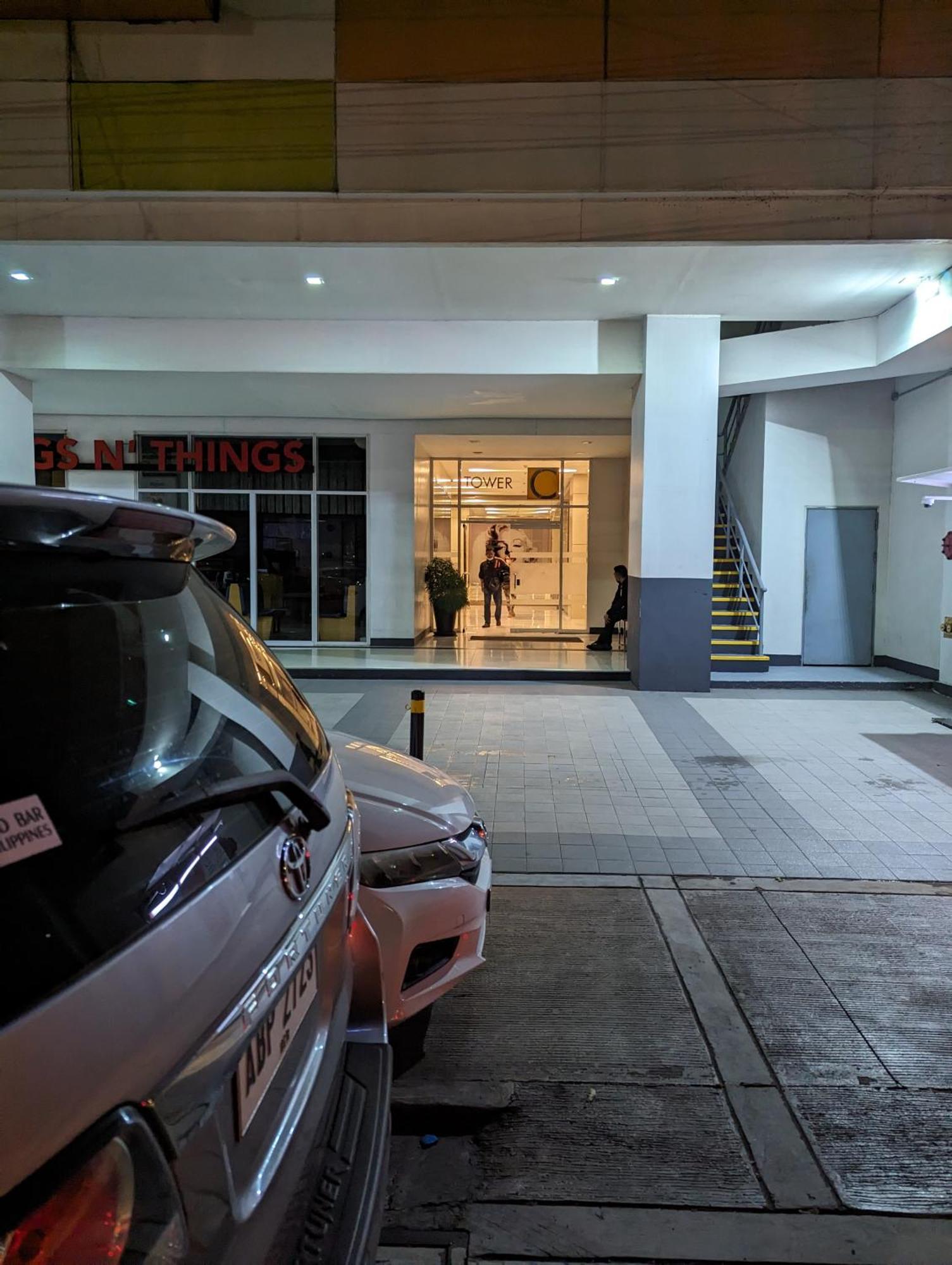 Premium 1br At Mplace Music 50 Inch Tv Pool Pay Extra Aparthotel Manila