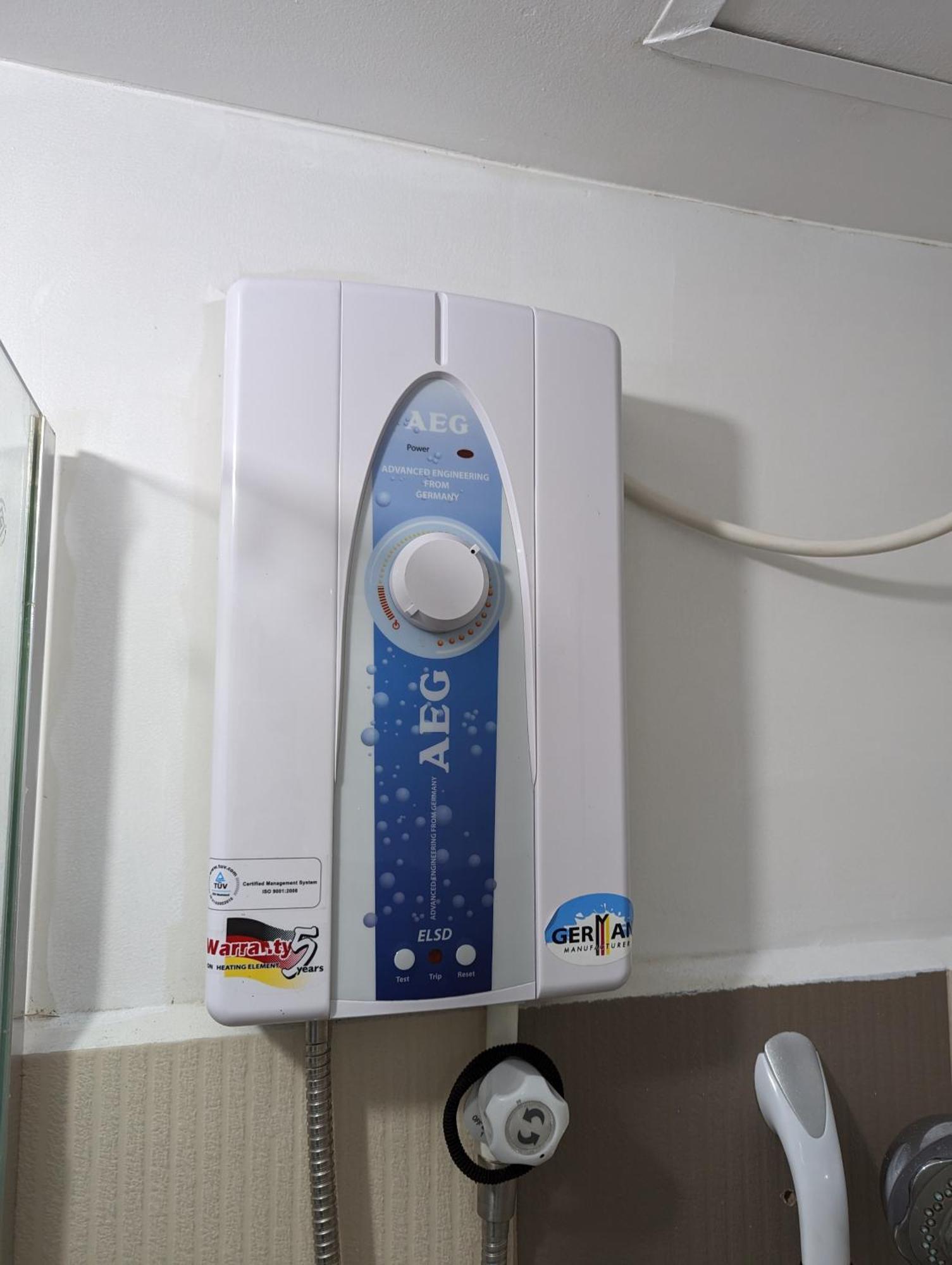 Premium 1br At Mplace Music 50 Inch Tv Pool Pay Extra Aparthotel Manila