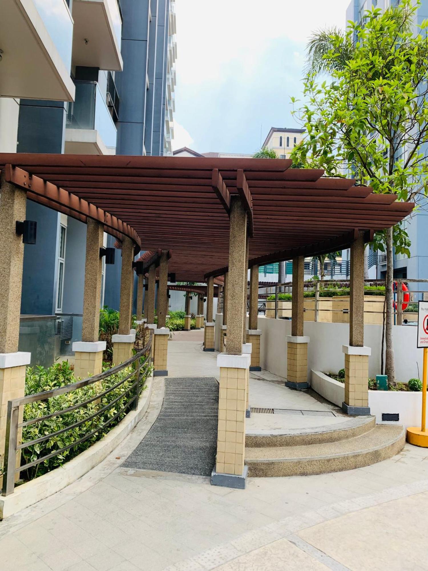 Apartment One Palm Tree - 10th-o Fl With Balcony - Across Terminal 3 Airport *