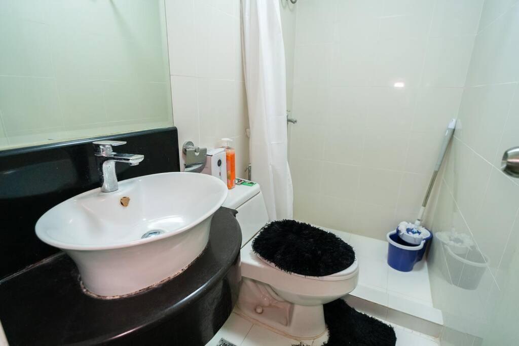 A2j Executive 1br Near Venice Mall Bgc *