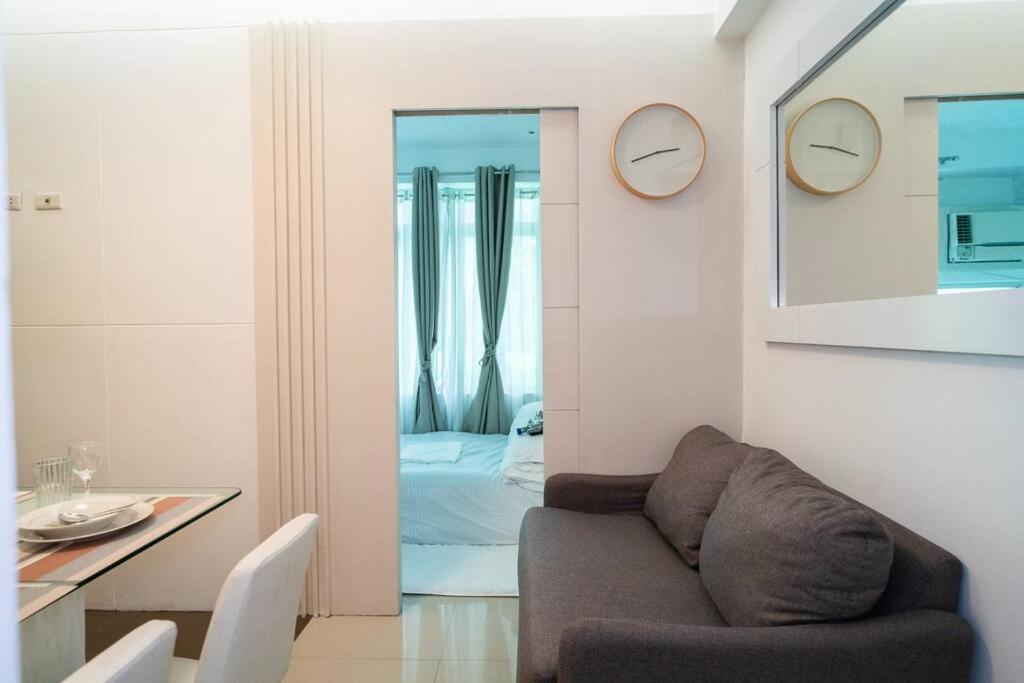 Apartment A2j Executive 1br Near Venice Mall Bgc Manila