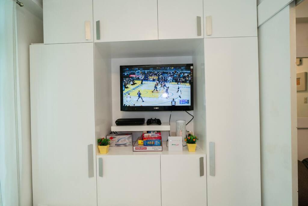Apartment A2j Executive 1br Near Venice Mall Bgc Manila