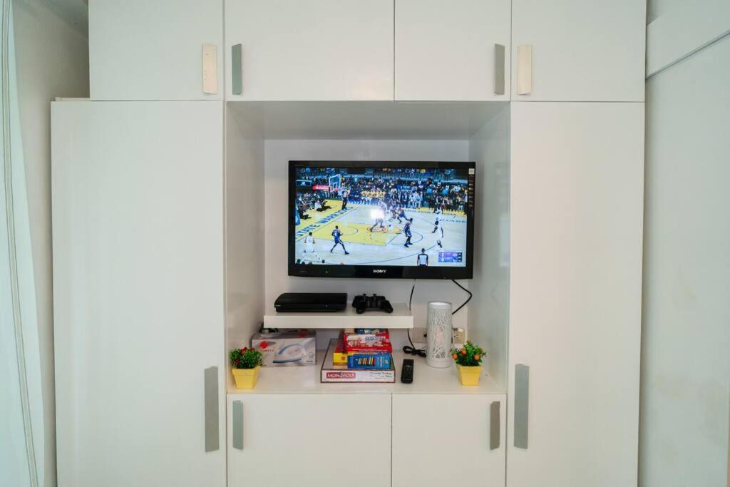 Apartment A2j Executive 1br Near Venice Mall Bgc