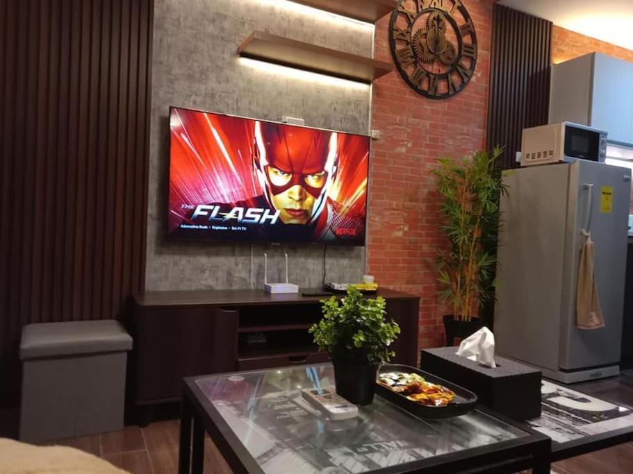 Modern With Stunning Views At A Prime Location - Air
