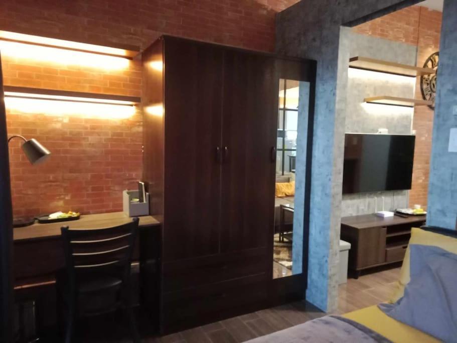 Modern With Stunning Views At A Prime Location - Air * Manila