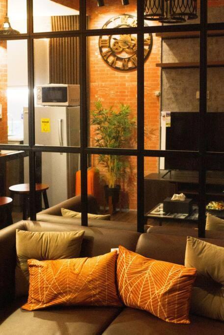 Apartment Modern With Stunning Views At A Prime Location - Air Manila