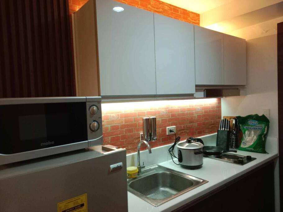 Modern With Stunning Views At A Prime Location - Air Manila
