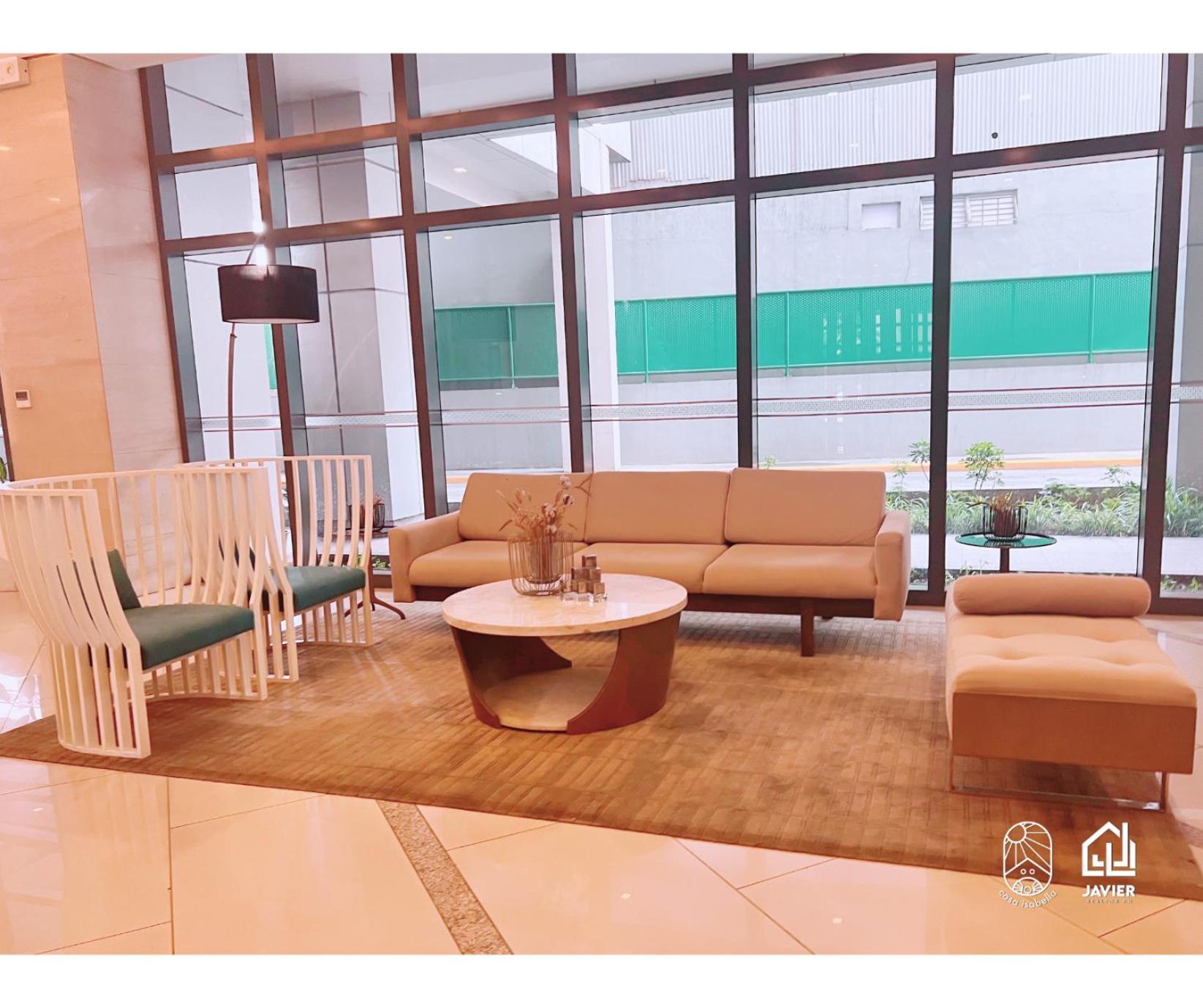 Aparthotel Eastwood Penthouse Studio With View, Netflix And Fast Wi-fi Manila