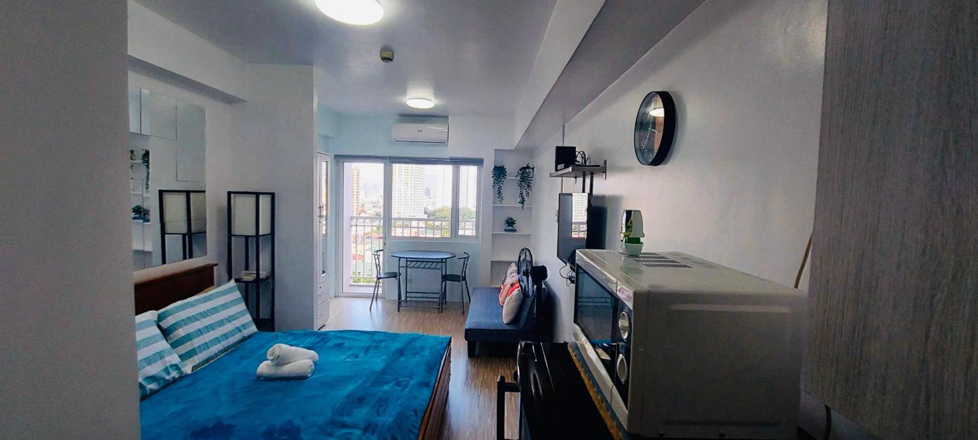 De Luxe, Standard And -the Breeze Residences-close To Airport,mall Of Asia, Us Embassy Apartment