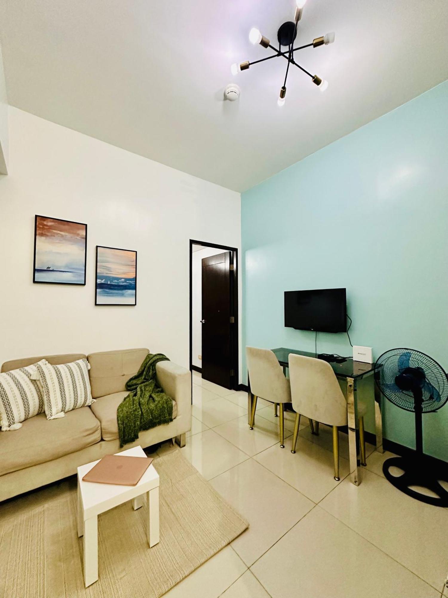 Comfy In Malate For 4 - Admiral Baysuites