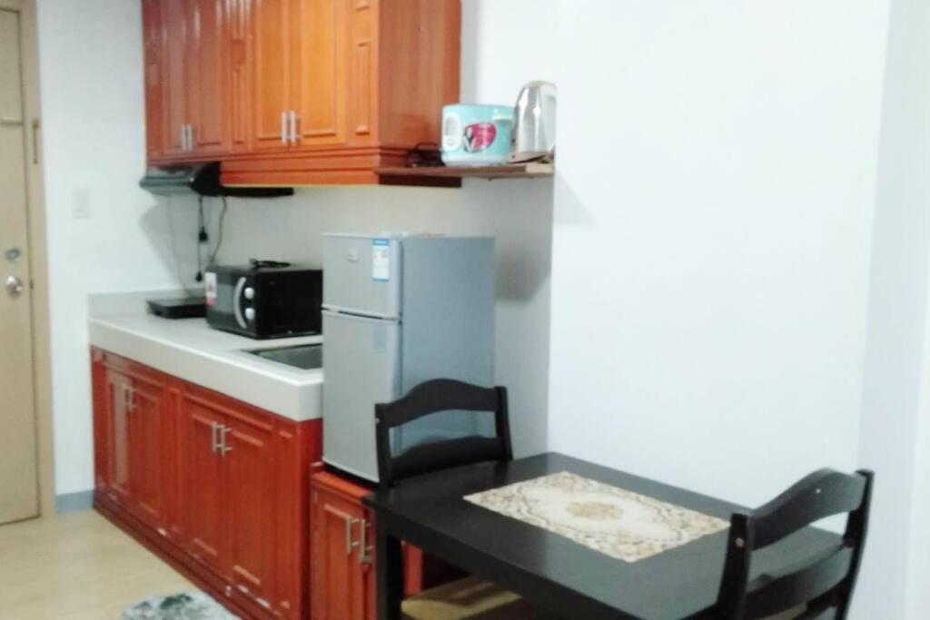 Apartment Doc's Place 1 @mplace With Wifi &cable Tv Manila