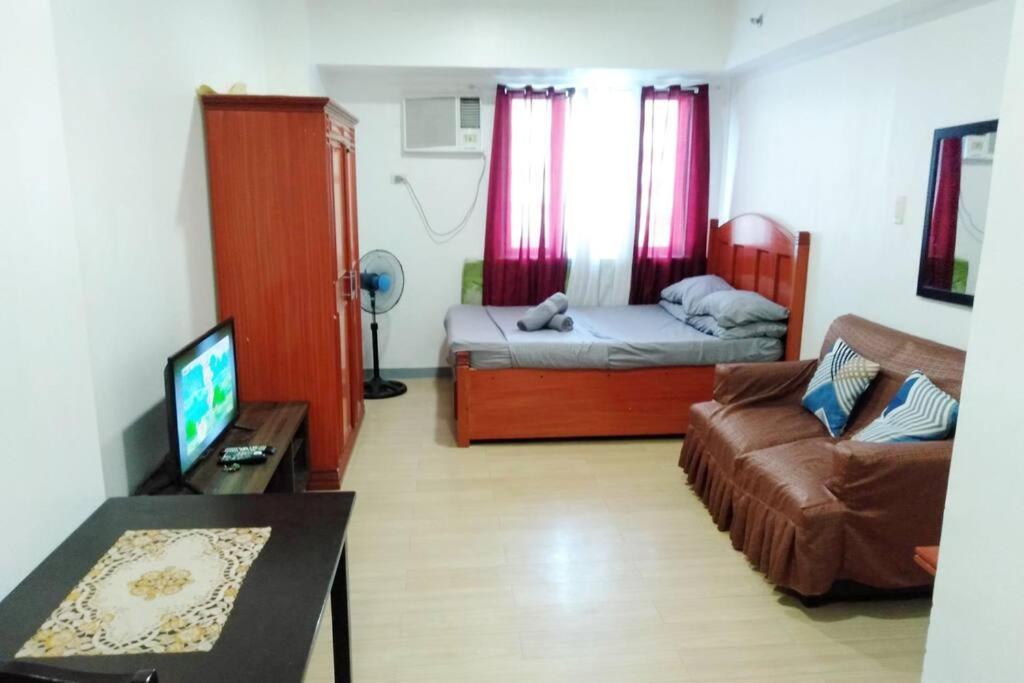 Doc's Place 1 @mplace With Wifi &cable Tv * Manila