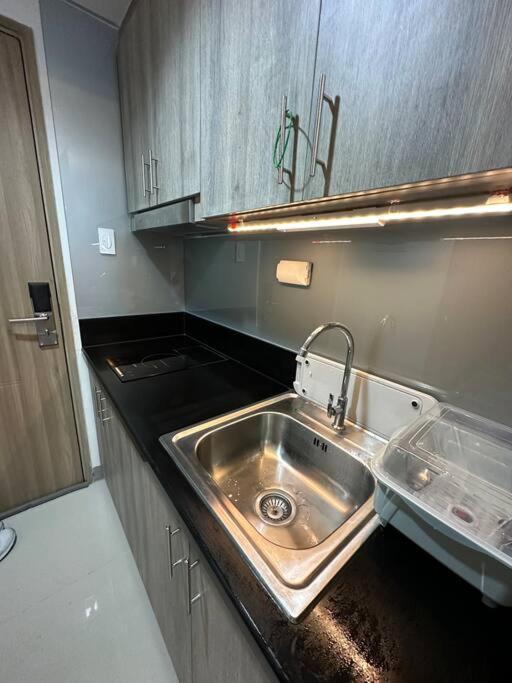 Mall Of Moa S Residences , Ikea Pasay , Naia Airport , Bay Apartment