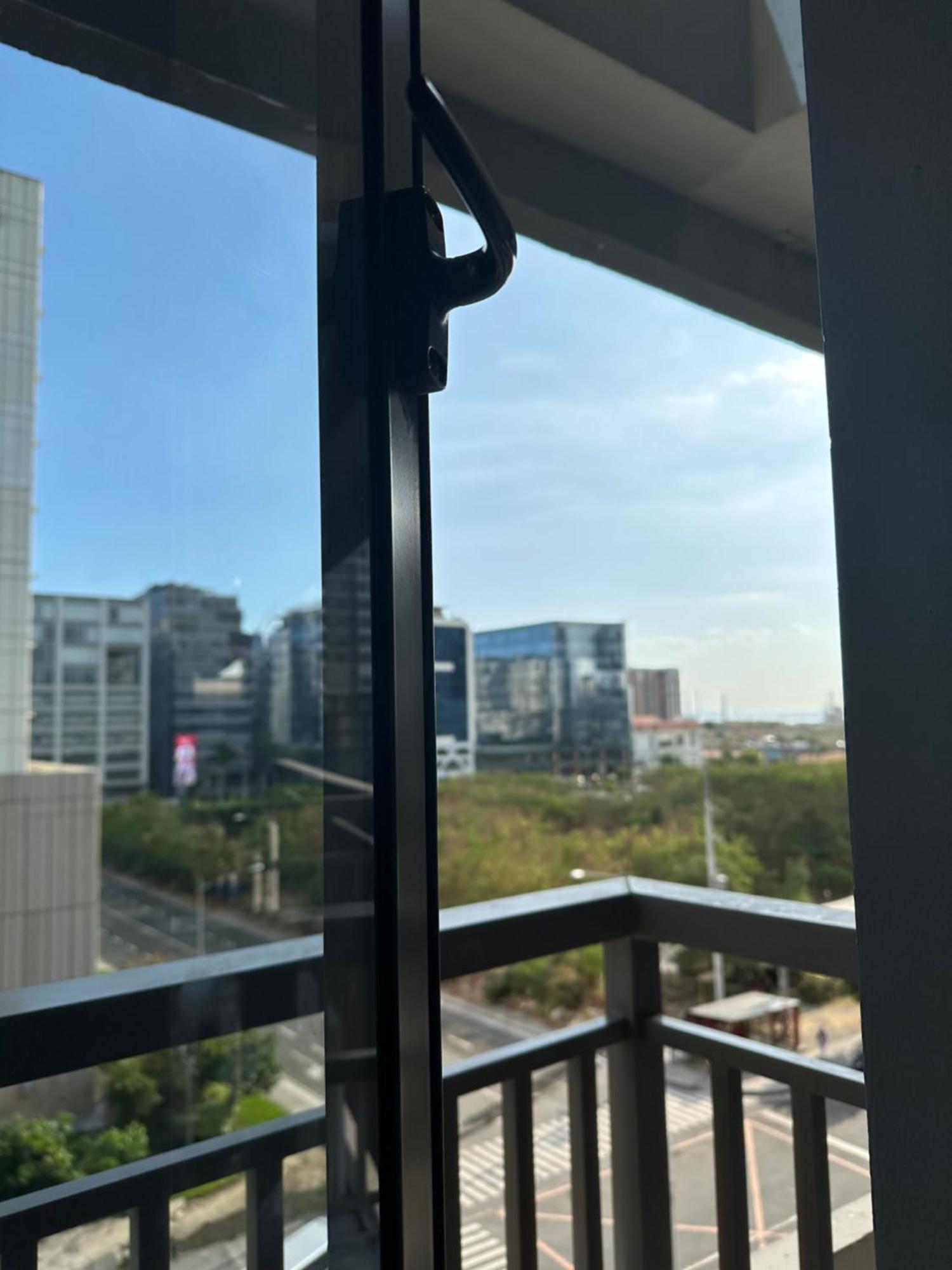 Mall Of Moa S Residences , Ikea Pasay , Naia Airport , Bay Apartment *