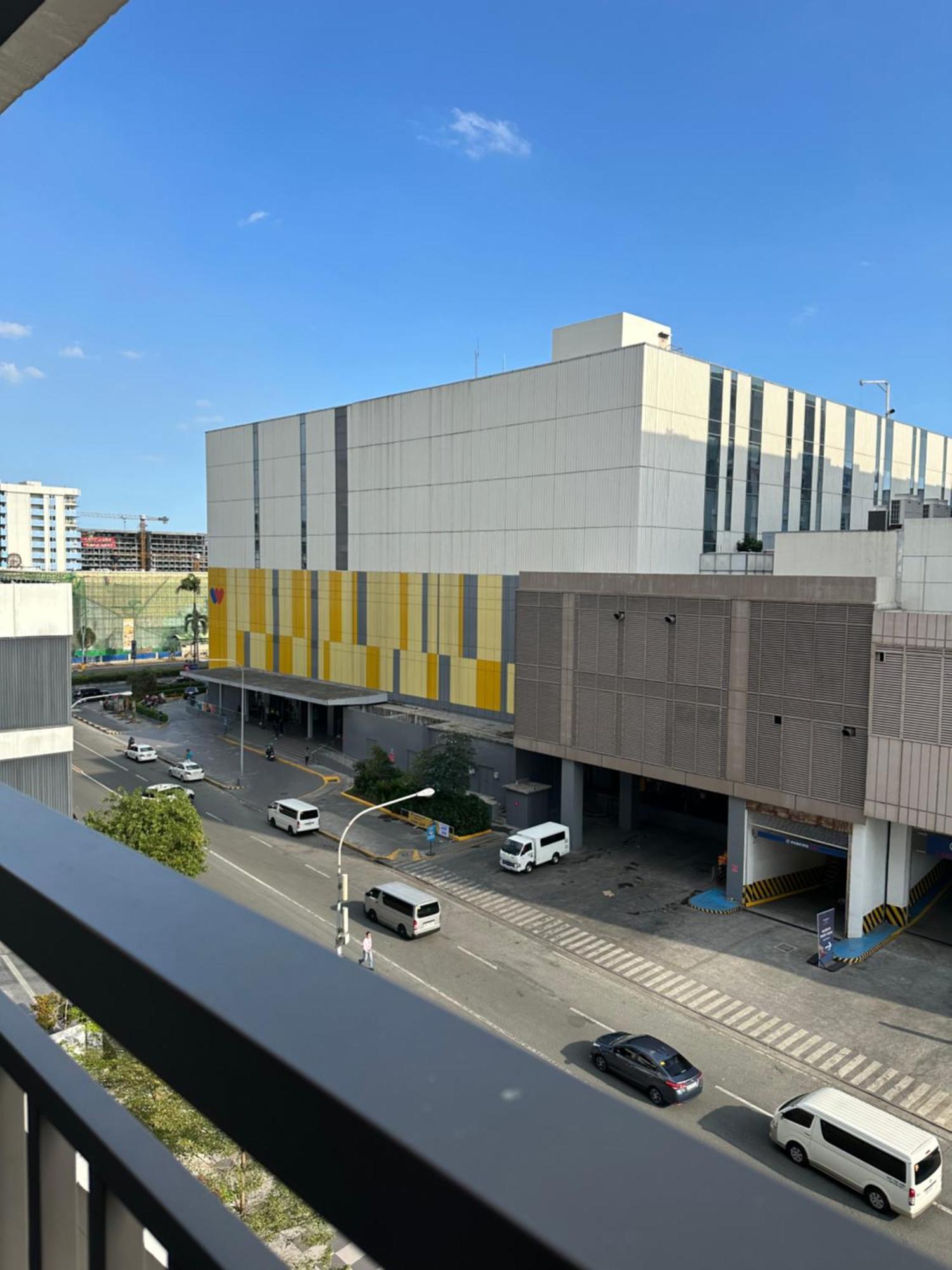 Mall Of Moa S Residences , Ikea Pasay , Naia Airport , Bay Manila