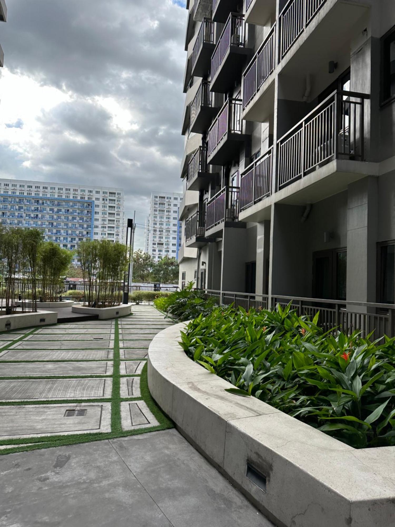 Mall Of Moa S Residences , Ikea Pasay , Naia Airport , Bay