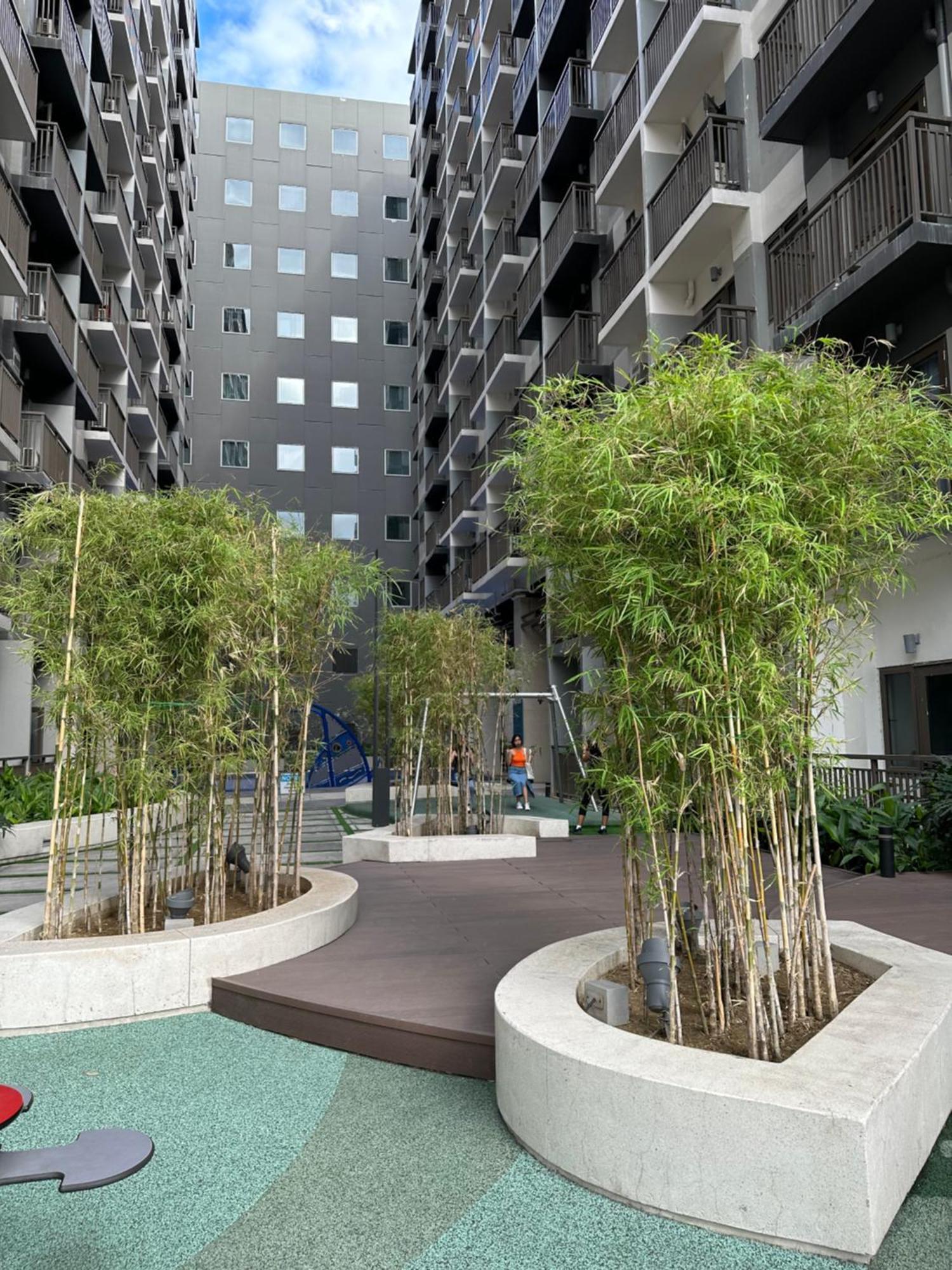 Mall Of Moa S Residences , Ikea Pasay , Naia Airport , Bay * Manila