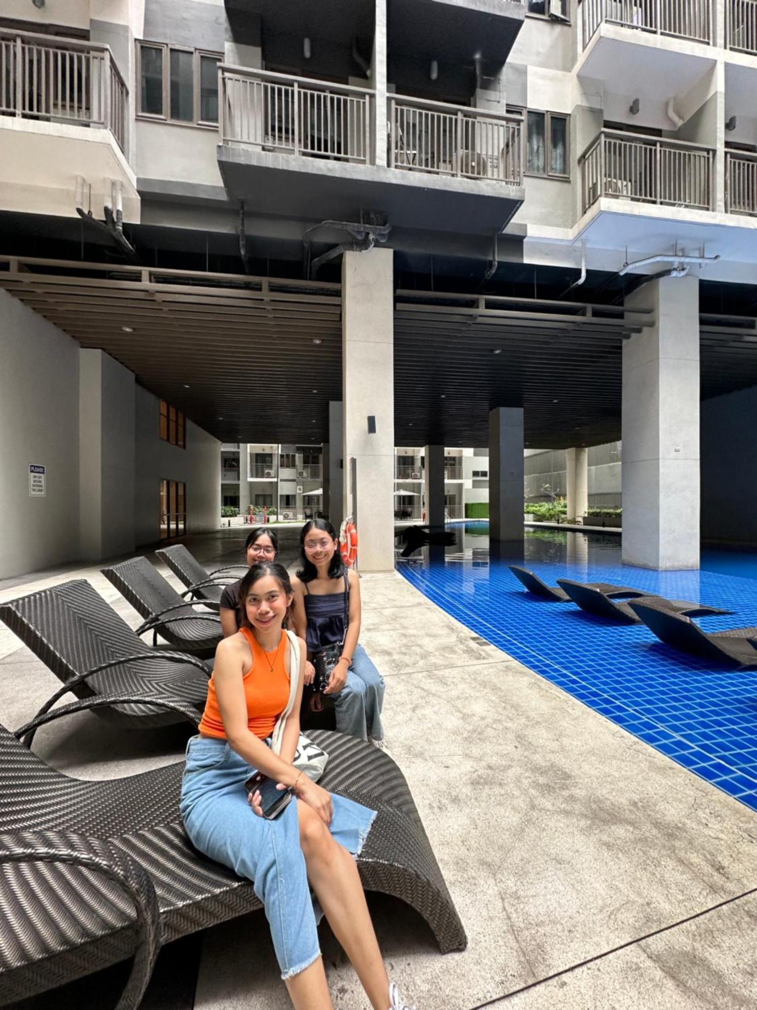 Mall Of Moa S Residences , Ikea Pasay , Naia Airport , Bay *
