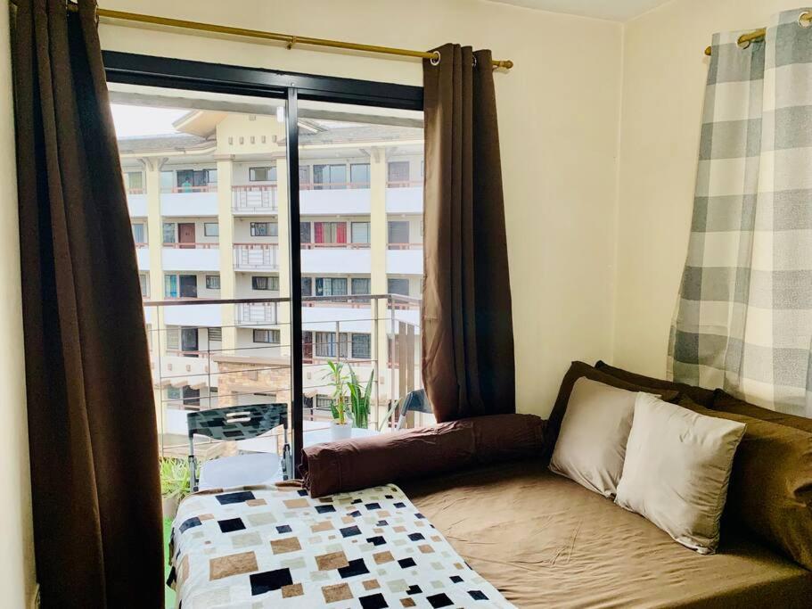 *accessible 2br Close To Sm Marikina/lrt 2* Apartment