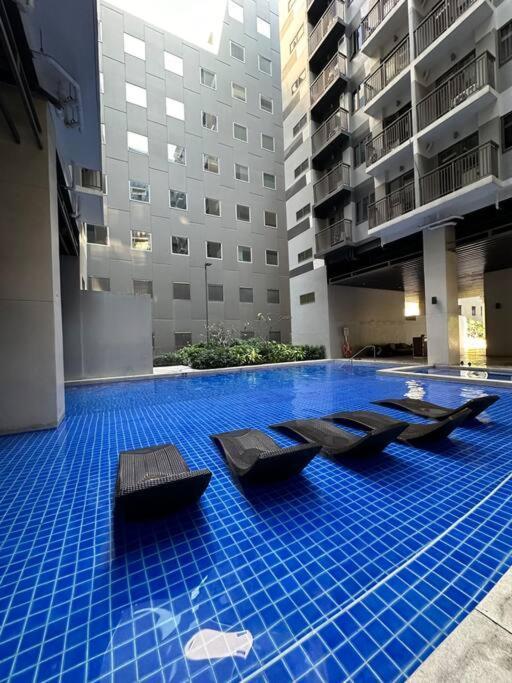 Mall Of Moa S Residences , Ikea Pasay , Naia Airport , Bay Manila