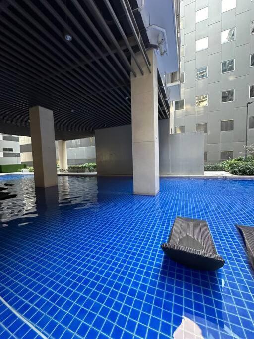 Mall Of Moa S Residences , Ikea Pasay , Naia Airport , Bay Apartment