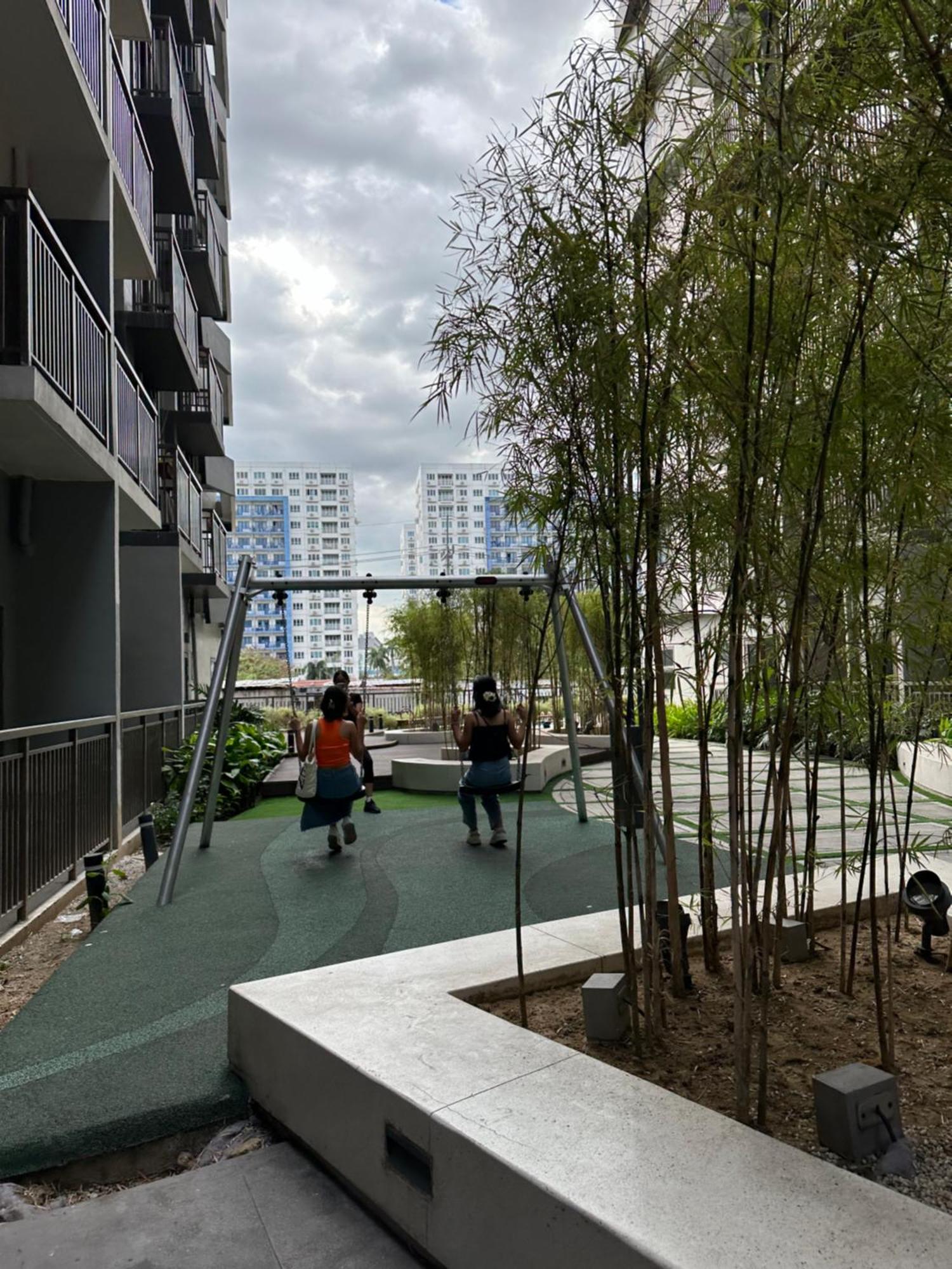 Mall Of Moa S Residences , Ikea Pasay , Naia Airport , Bay Apartment Manila