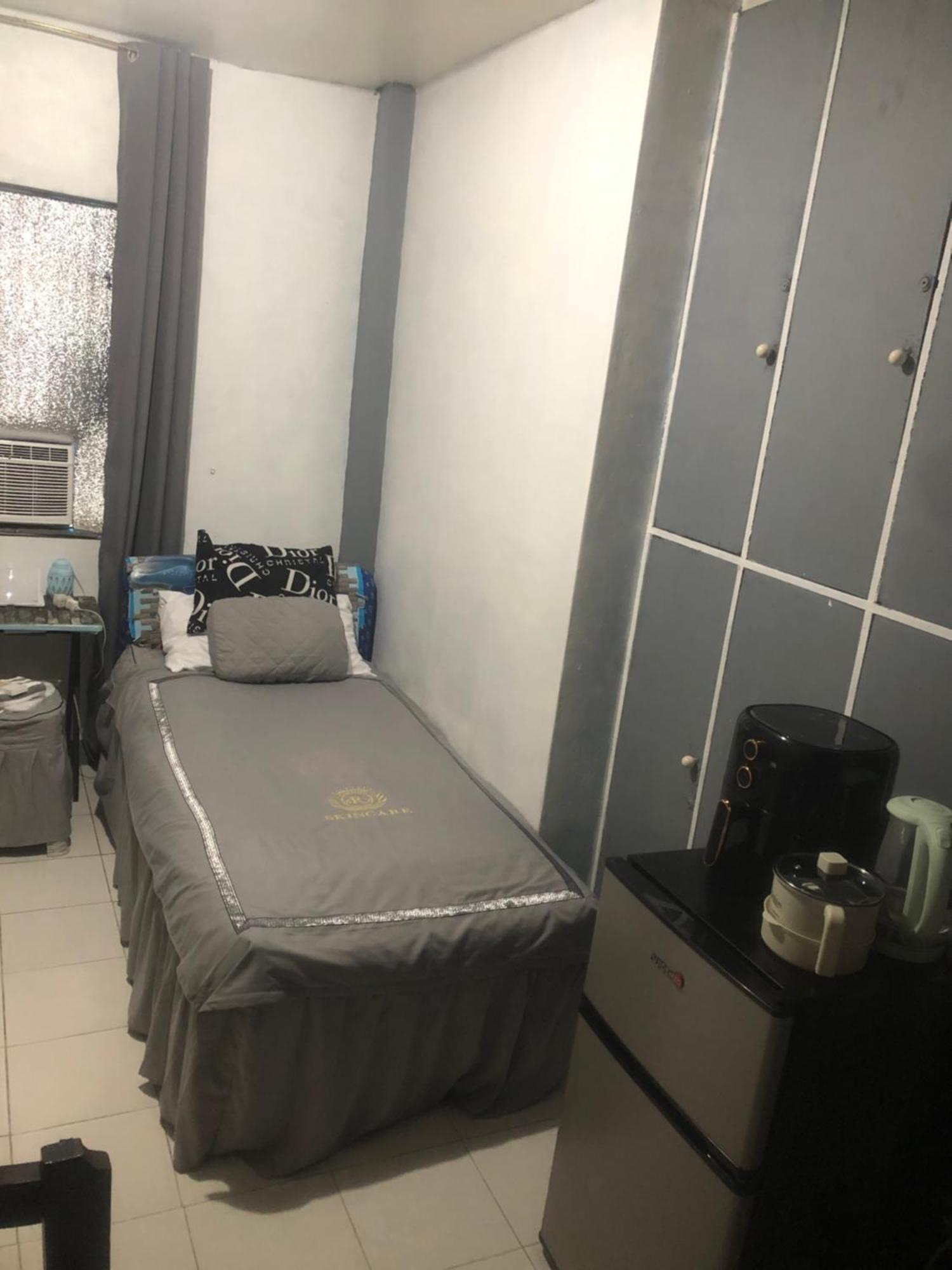 Budget Staycation Johnfonz Building Aircondition