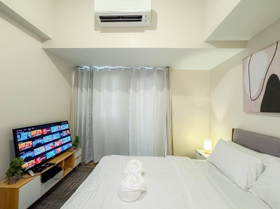 A2j Luxury 1br Near Venice Mall Bgc Taguig *