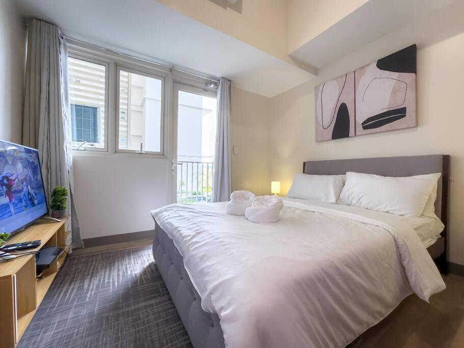 A2j Luxury 1br Near Venice Mall Bgc Taguig *