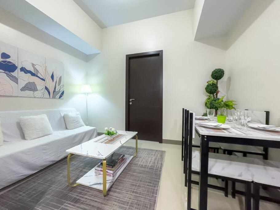 A2j Luxury 1br Near Venice Mall Bgc Taguig Apartment