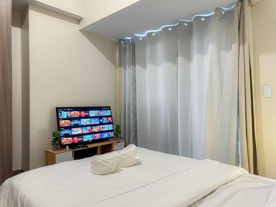 Apartment A2j Luxury 1br Near Venice Mall Bgc Taguig *