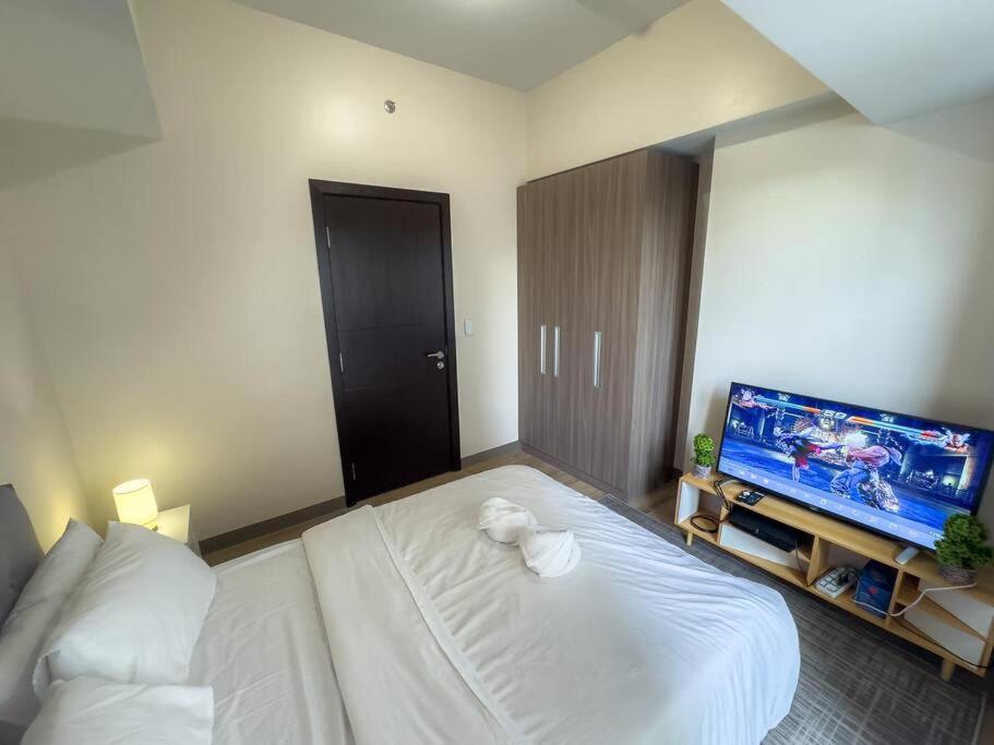 A2j Luxury 1br Near Venice Mall Bgc Taguig *