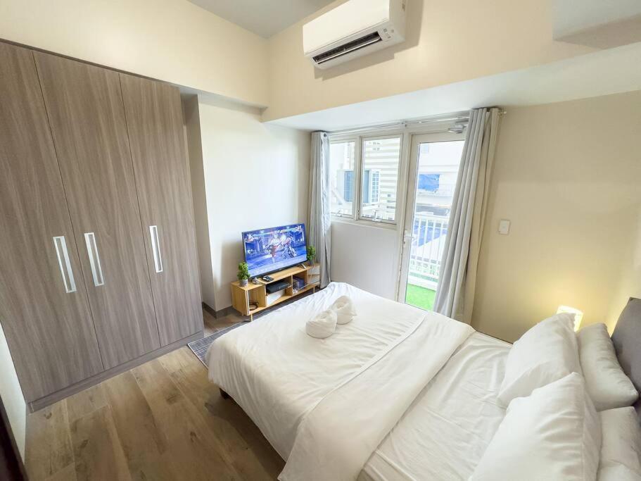 A2j Luxury 1br Near Venice Mall Bgc Taguig