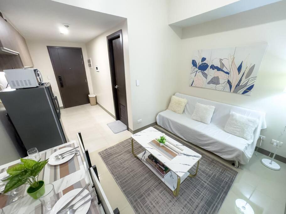 A2j Luxury 1br Near Venice Mall Bgc Taguig Apartment *