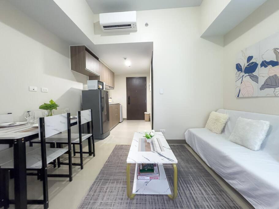 A2j Luxury 1br Near Venice Mall Bgc Taguig Manila
