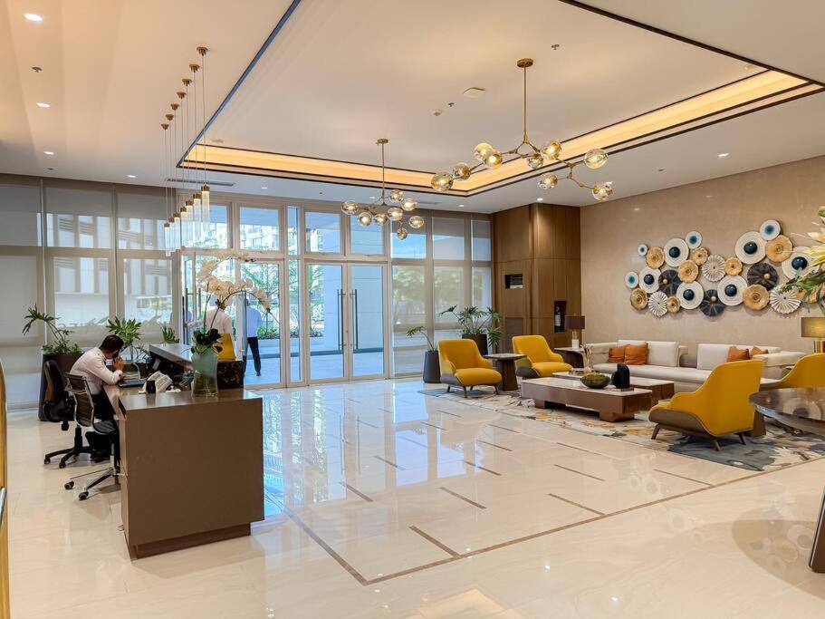 Apartment A2j Luxury 1br Near Venice Mall Bgc Taguig *
