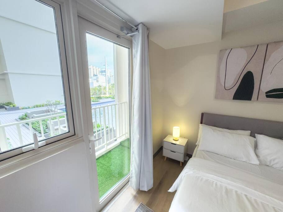 A2j Luxury 1br Near Venice Mall Bgc Taguig *