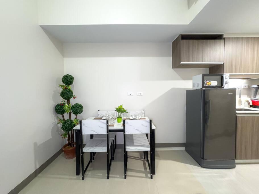 Apartment A2j Luxury 1br Near Venice Mall Bgc Taguig