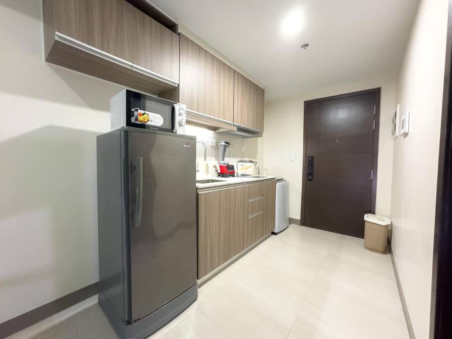 Apartment A2j Luxury 1br Near Venice Mall Bgc Taguig *