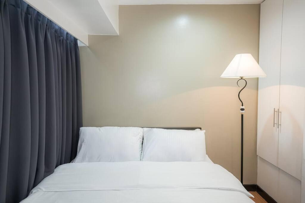 Apartment A2j Luxury 3br Loft Bgc Near High Street Taguig *