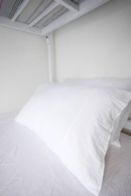 A2j Luxury 3br Loft Bgc Near High Street Taguig Apartment *