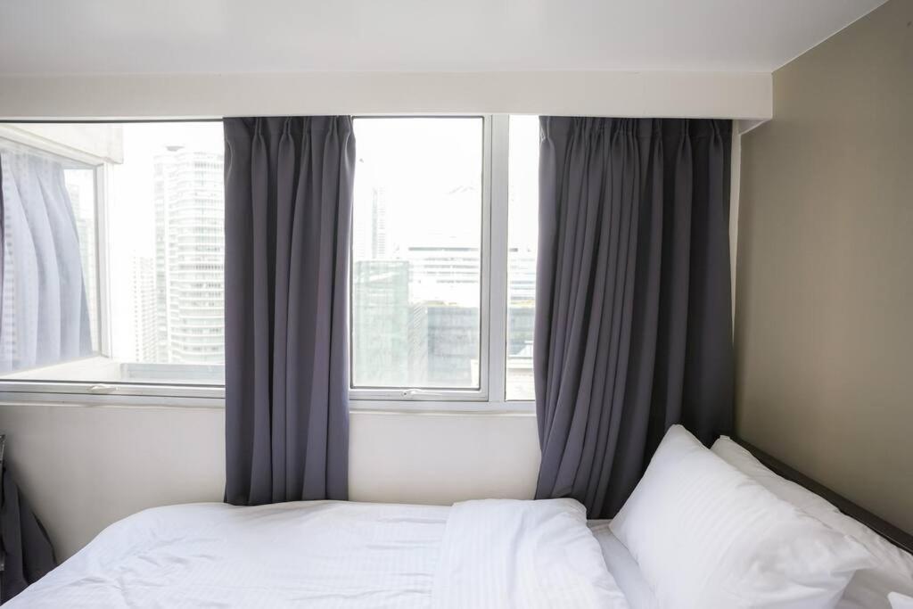 Apartment A2j Luxury 3br Loft Bgc Near High Street Taguig Manila