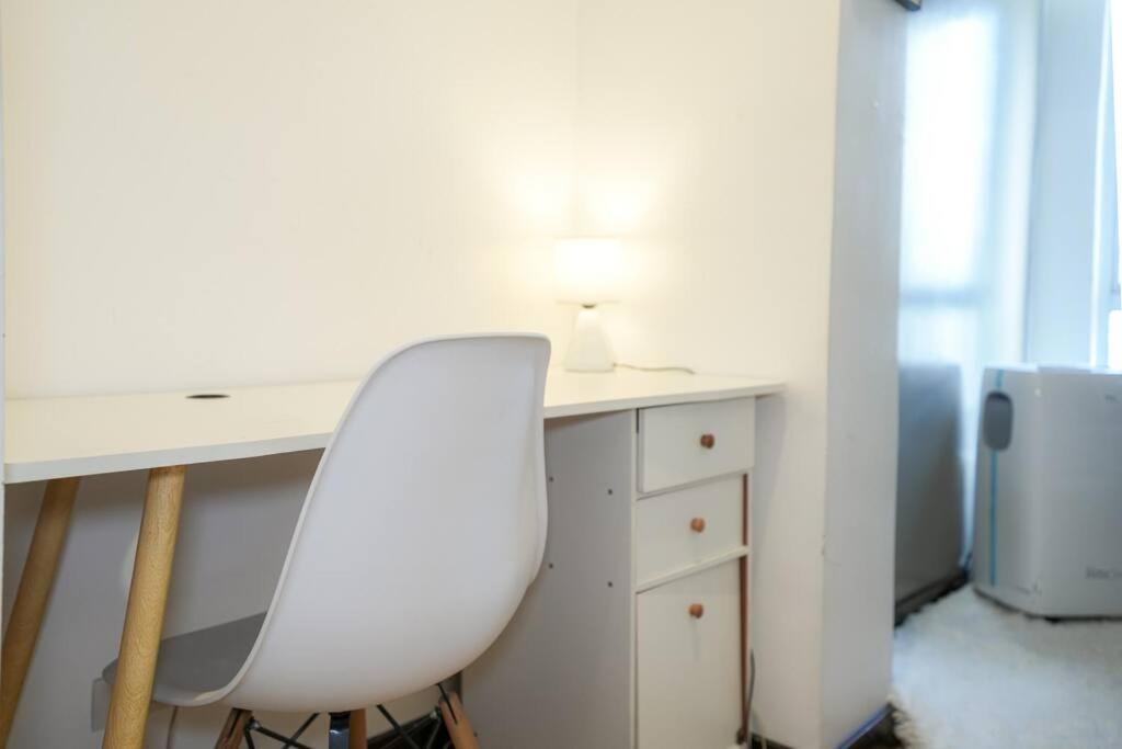 Apartment A2j Luxury 3br Loft Bgc Near High Street Taguig *