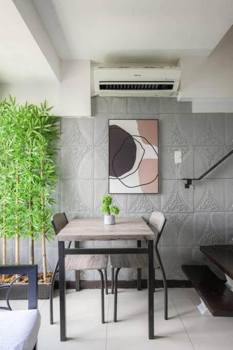 A2j Luxury 3br Loft Bgc Near High Street Taguig *