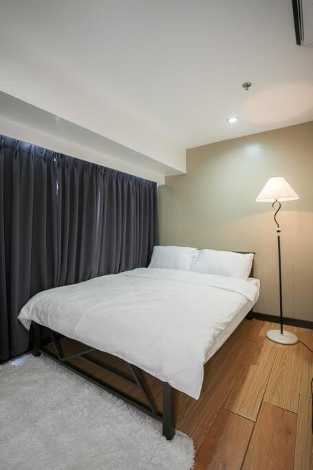 A2j Luxury 3br Loft Bgc Near High Street Taguig Apartment Manila